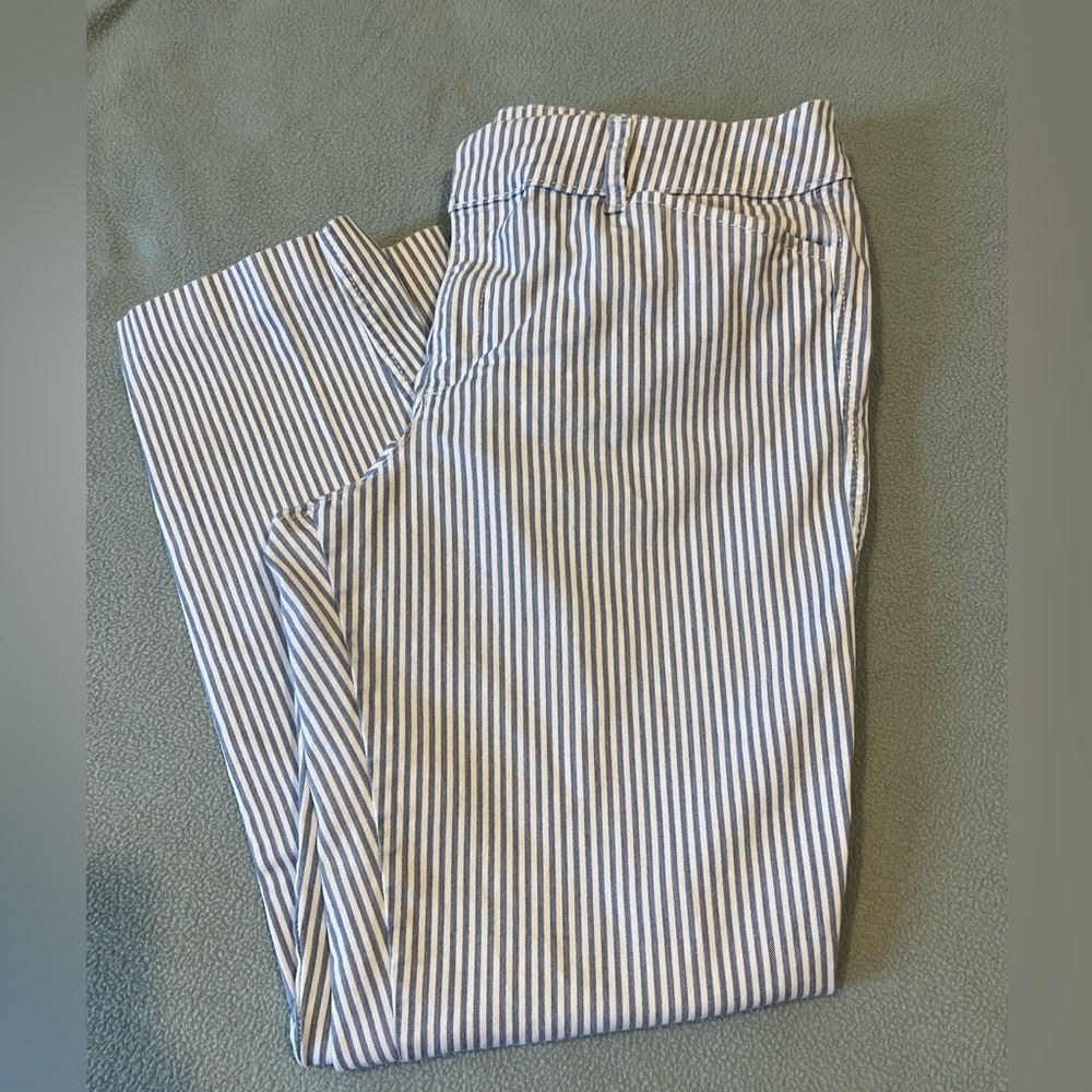 Old Navy Blue and White Striped Cropped Pants